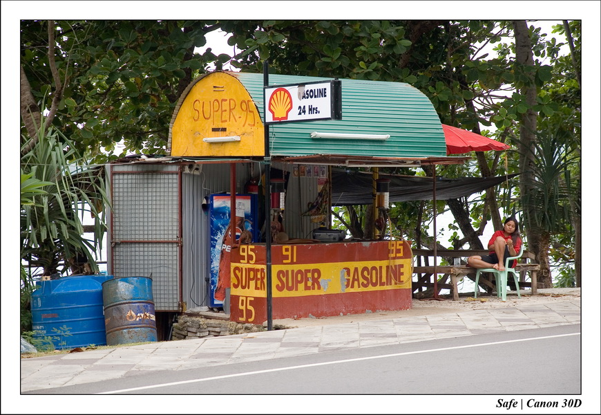2006 - 07 - Phuket - Station essence